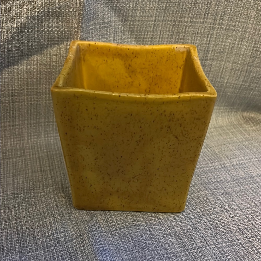 Vintage Haeger Pottery 
Mustard Yellow Planter